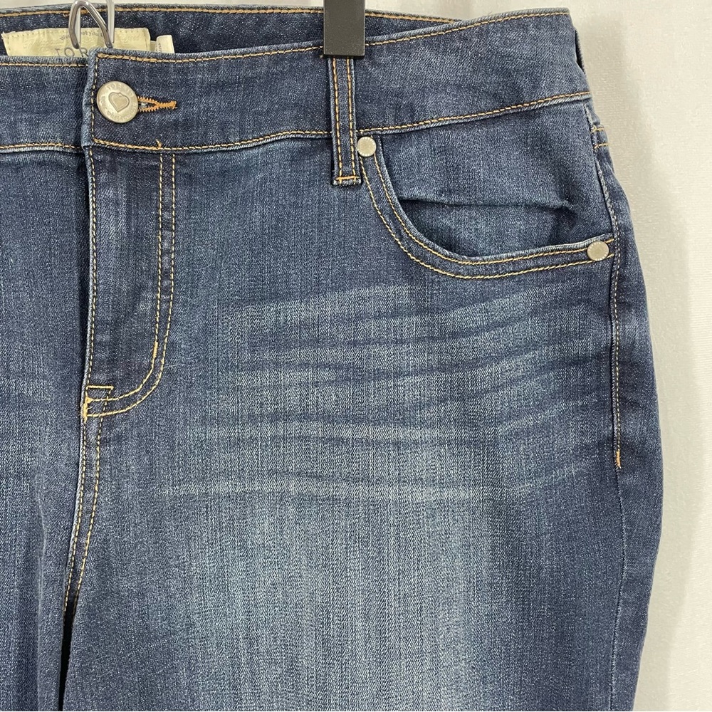 Torrid Girlfriend Medium Wash High Rise Cropped Tapered Leg Slim Fit Blue 20 - Picture 2 of 16